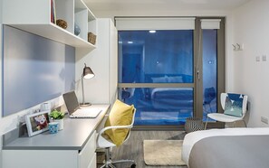 1 bedroom, desk, WiFi - Student Only Luxury Studio Apartment, 5 Minutes from Lewisham Station (Greater London)