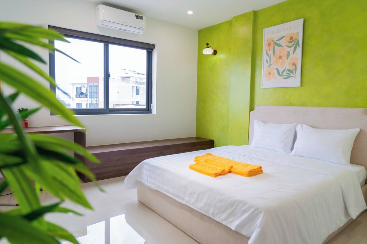 Deluxe Double Room, City View | Minibar (some free items), blackout drapes, soundproofing