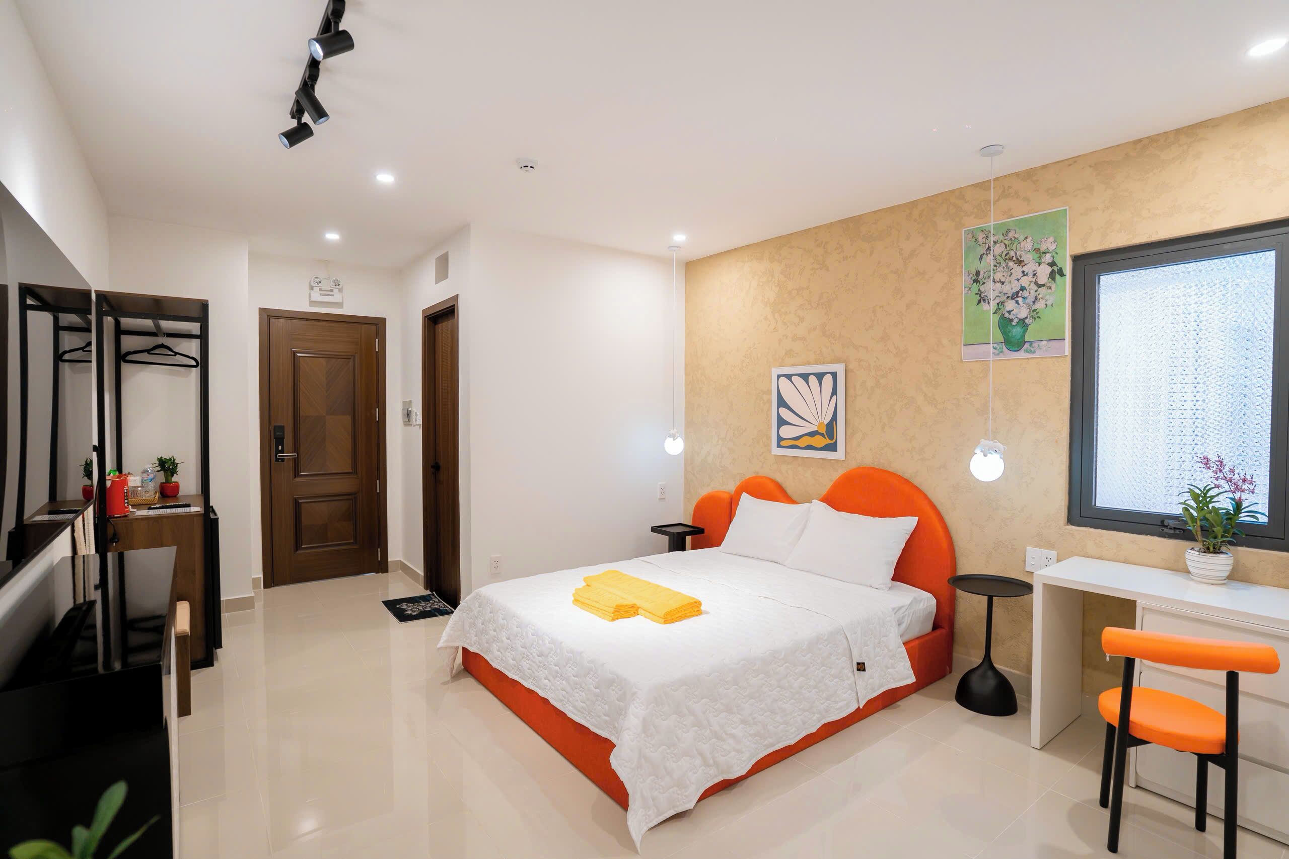 Dobbeltrom – deluxe, byutsikt | Blendingsgardiner, lydisolert, strykejern/-brett og wi-fi (inkludert)