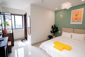 Dobbeltrom – superior, byutsikt | Blendingsgardiner, lydisolert, strykejern/-brett og wi-fi (inkludert)