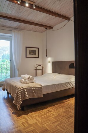 6 bedrooms, iron/ironing board, WiFi, bed sheets - Villa with private pool and spa, walking city x25 (Modigliana)