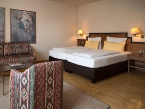 Doppelzimmer | Schreibtisch, laptopgeeigneter Arbeitsplatz, kostenloses WLAN