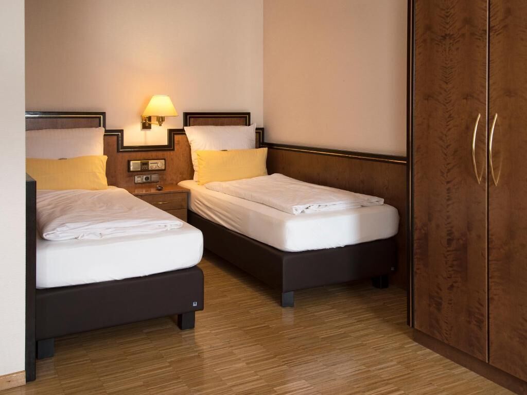 デスク、ノートパソコン用作業スペース、WiFi (無料)