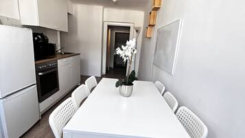 Apartemen Basic | Tempat makan