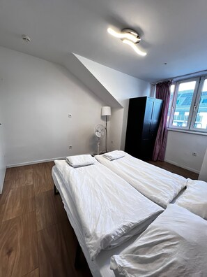 Basic Apartment - Simple 2BR Apt Near Meidling Station (Vienna)