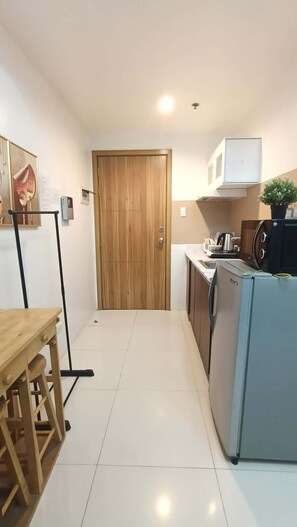 Condo, 1 Bedroom, Accessible | Private kitchen - Cozy Condo Near US Embassy in Manila (Manila)