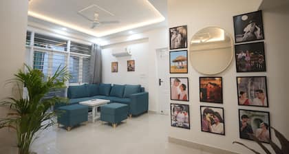 White House 3BR Near Taj Mahal by Homeyhuts