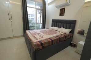 3 bedrooms, iron/ironing board, WiFi, bed sheets - White House 3BR Near Taj Mahal by Homeyhuts (Agra)