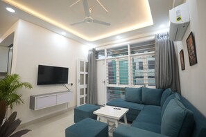 Living area - White House 3BR Near Taj Mahal by Homeyhuts (Agra)