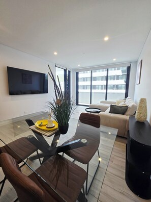Interior - Brand New 5 star Luxe Apartment Pool, Swim Up Bar, Rooftop Bar, near stadium (Gosford)
