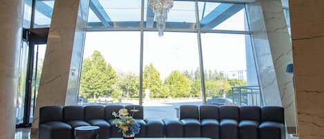 المنشأة من الداخل