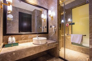 Shower, hair dryer, slippers, towels - XIAMENAIR TIANJIN HOTEL (Tianjin)