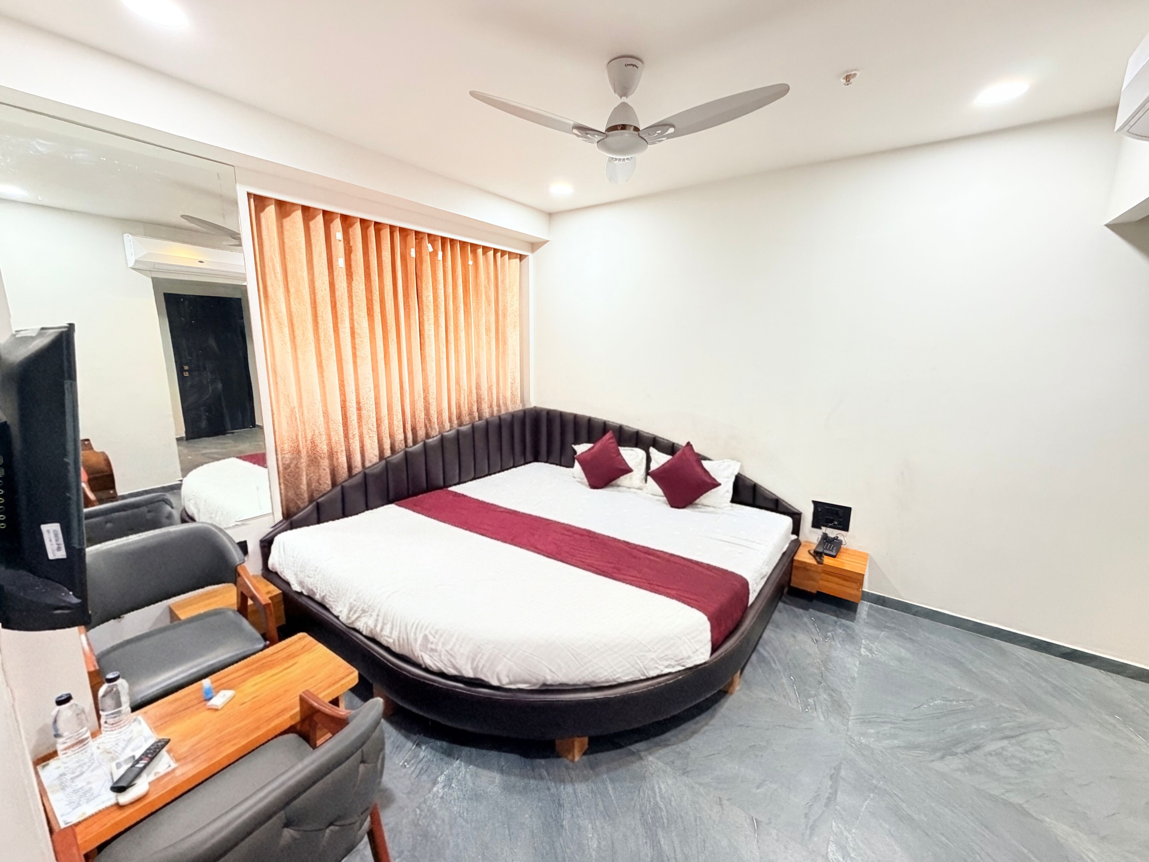 Jacuzzi Bath Suite Room | Free WiFi