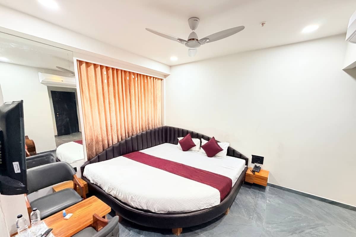 Jacuzzi Bath Suite Room