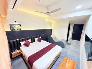 Club Sofa Room | Free WiFi - Hotel The Avanta - Gandhinagar (Gandhinagar)