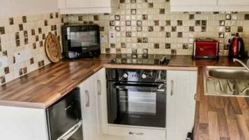 Apartment, 2 Bedrooms, Accessible, Smoking | Interior