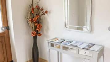 Apartment, 2 Bedrooms, Accessible, Smoking | Interior