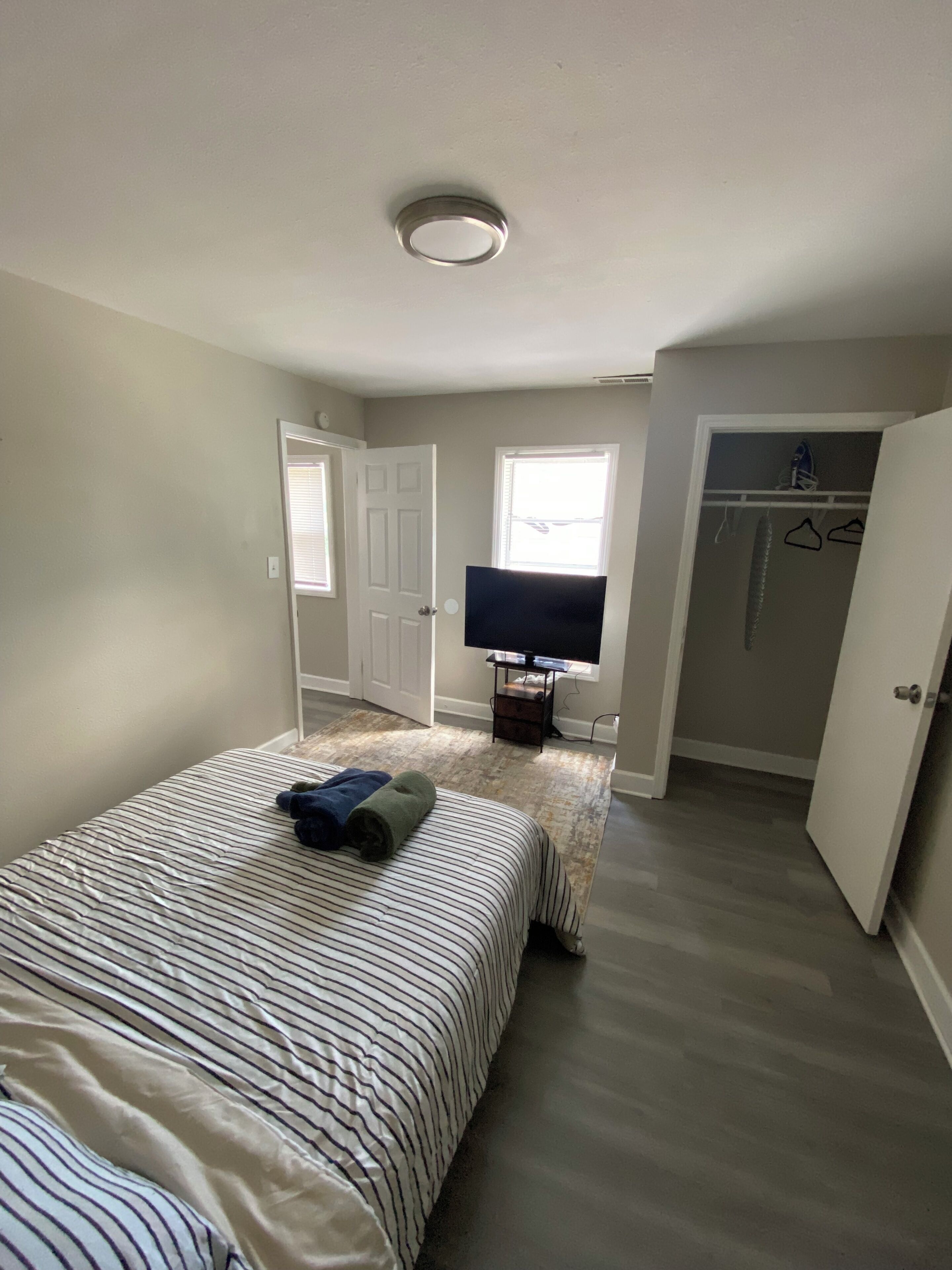 2 bedrooms, iron/ironing board, WiFi (free), bed sheets