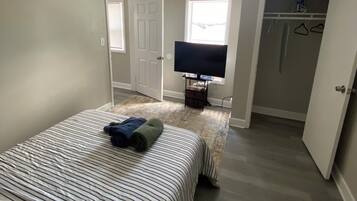 2 bedrooms, iron/ironing board, WiFi (free), bed sheets