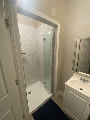 Shower, towels, toilet paper - Spacious 2BR Home Near Downtown & Fountain Square (Indianapolis)