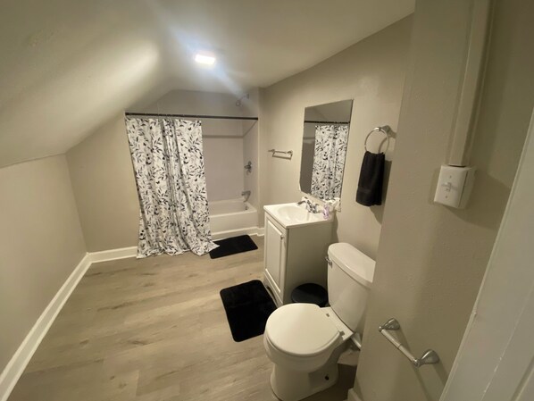 Shower, towels, toilet paper - Spacious 2BR Home Near Downtown & Fountain Square (Indianapolis)