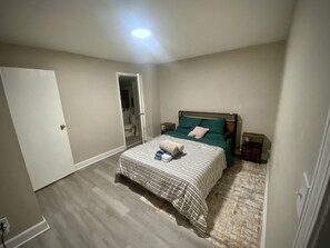 2 bedrooms, iron/ironing board, free WiFi, bed sheets - Spacious 2BR Home Near Downtown & Fountain Square (Indianapolis)