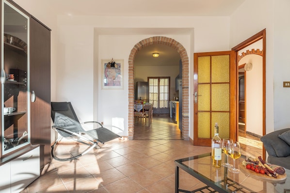 Apartment, Patio, City View | Living area | Flat-screen TV - AffittaSardegna - Quadri Lentu e Mari (Porto Torres)