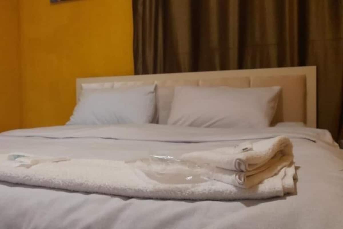 Double Room, Courtyard View | Iron/ironing board, free WiFi