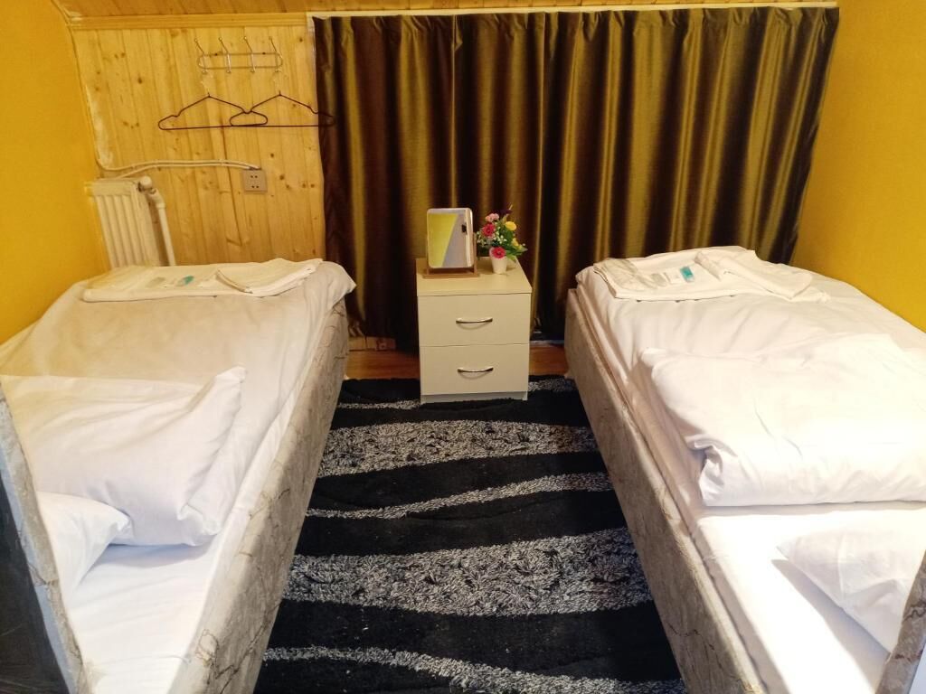 Twin Room | Iron/ironing board, free WiFi