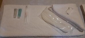 Free toiletries, hair dryer, slippers, towels - Baku Express Hostel (Baku)