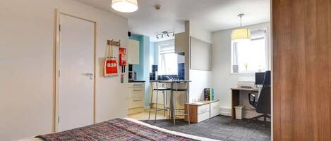 1 soverom, skrivebord og wi-fi (inkludert)