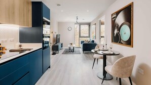 Private kitchen - City Centre Apartment- Cozy and 5 mins walk to everywhere (Birmingham)