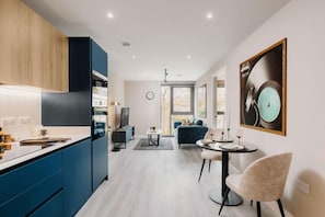 Unclassified image, 3 of 5, button - City Centre Apartment- Cozy and 5 mins walk to everywhere (Birmingham)