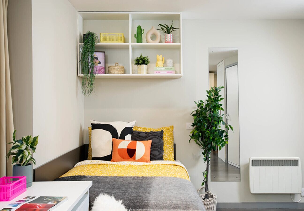 1 室のベッドルーム、デスク、WiFi