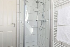 Shower, hair dryer, towels, soap - Seagull 4 - derseehund (Esens)