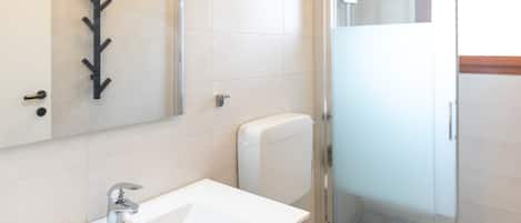 Appartement, 1 chambre, balcon, vue sur la ville | Salle de bain