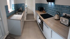 Fridge, microwave, oven, stovetop - Comfy 3 bedrooms Apartment at Kexgill (Middlesbrough)