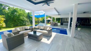 Outdoor pool - An Exceptional Luxury Villa Offering Amazing Lake View and Refined Living (Cha-am)
