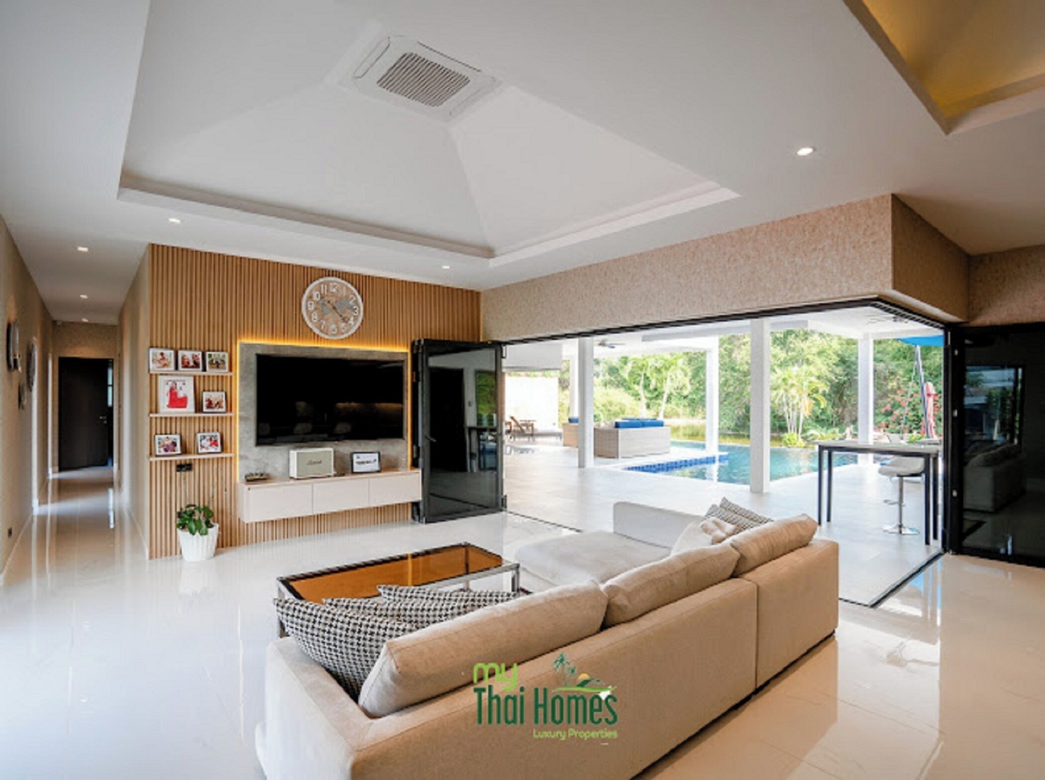 Villa, 4 Bedrooms, Smoking, Private Pool | Living room
