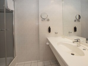 Doppelzimmer | Badezimmer