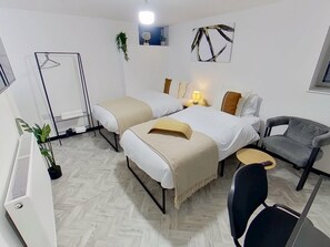 1 slaapkamer, een strijkplank/strijkijzer, gratis wifi, beddengoed