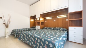 Unclassified image, 4 of 20, button - Comfy Flat by the Beach (Lignano Sabbiadoro)