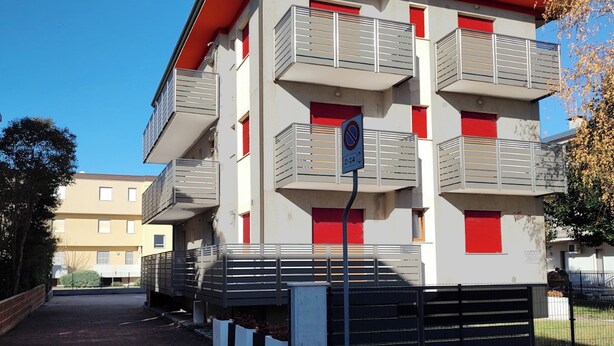 Unclassified image, 1 of 20, button - Comfy Flat by the Beach (Lignano Sabbiadoro)