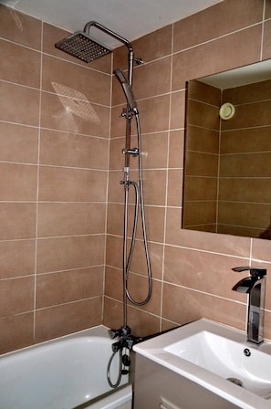 Hair dryer, soap - Studio "villa" la Motte du Couchant - 100 m south beach - private parking. (La Grande-Motte)