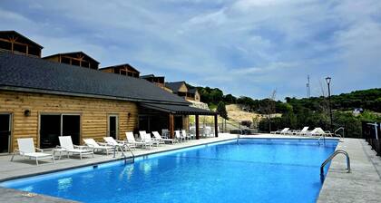 Nxt to Indoor/Outdoor Pool! All Ensuite! PoolTable