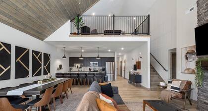 Nxt to Indoor/Outdoor Pool! All Ensuite! PoolTable