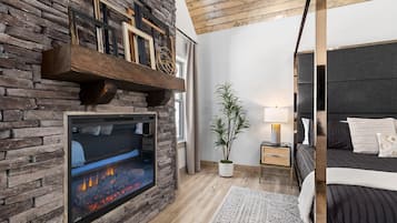 5 habitaciones, escritorio y tabla de planchar con plancha