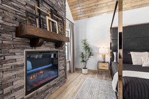 5 bedrooms, desk, iron/ironing board, travel crib