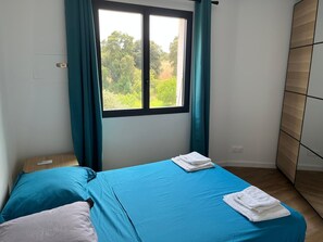 4 habitaciones, tabla de planchar con plancha y wifi gratis 