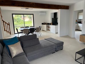 Living area - Villa center Bastelicaccia with swimming pool, quiet, large garden (Bastelicaccia)